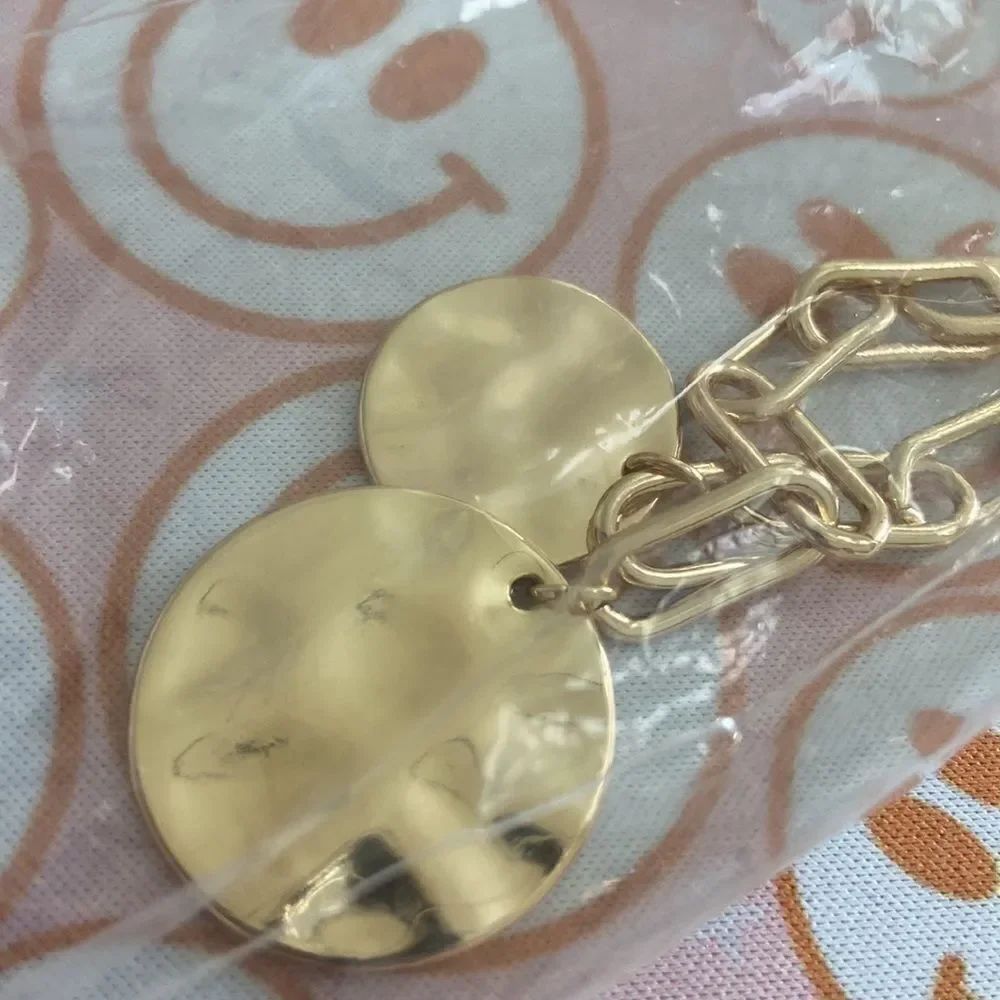 A new day Long chain Necklace NWT gold color
